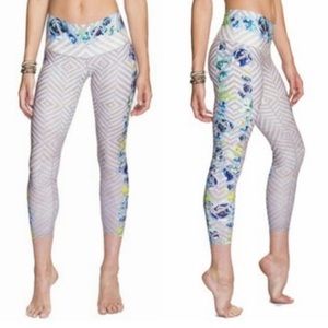 NWOT NiyamaSol Desert Bloom Beachcomber Capri, size L